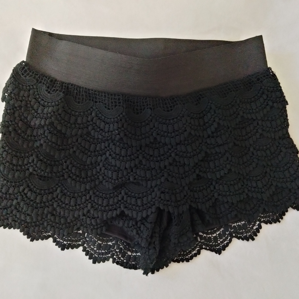 Shorts, black, size medium, gently used.. like new